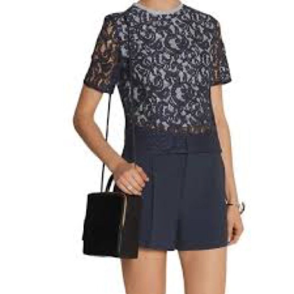 NWOT CARVEN DESIGNER LACE AND GIGHAM BLOUSE NAVY AND WHITE SIZE XS/2